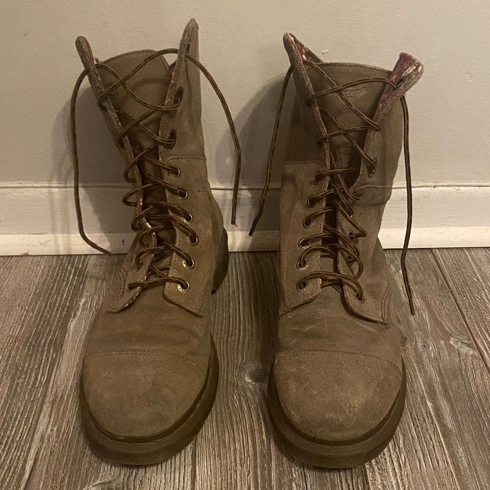 Dr Martens Triumph women’s boots size 10L